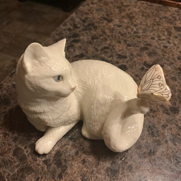 Lenox white cat with butterfly - Picture 4 of 4